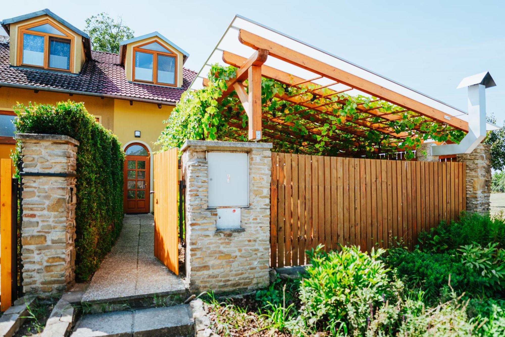 Penzion U Malera Hroznova Lhota Exterior photo